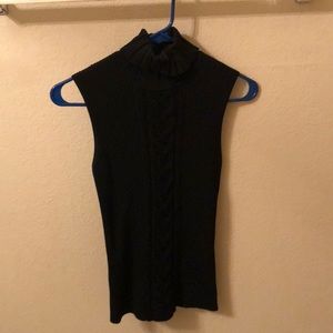 Cache short sleeve turtle neck with braided front